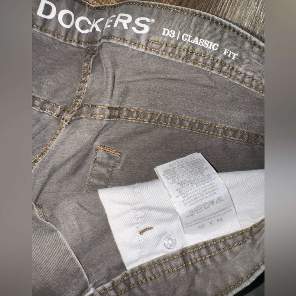 Mens Classic Fit Dockers - Picture 5 of 5